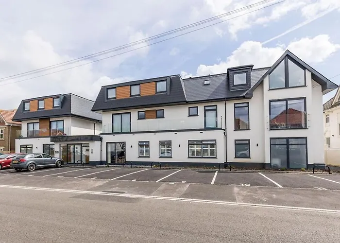Modern 1 Bed, Close To Beach And Highstreet